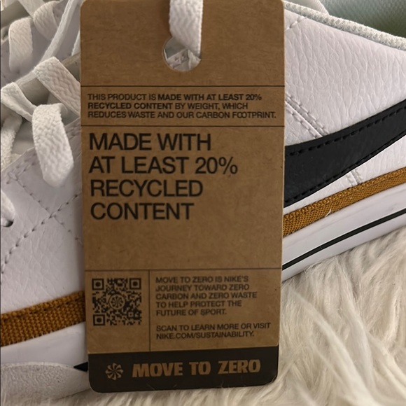 NWOT Nike Court Legacy Lift
Women's Shoes - Picture 4 of 4